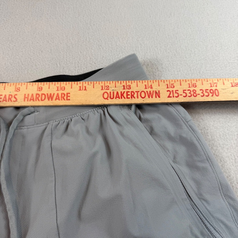 Lululemon License to Train Shorts Mens Medium Grey 7 Inch Inseam LM7APYS - Picture 4 of 8